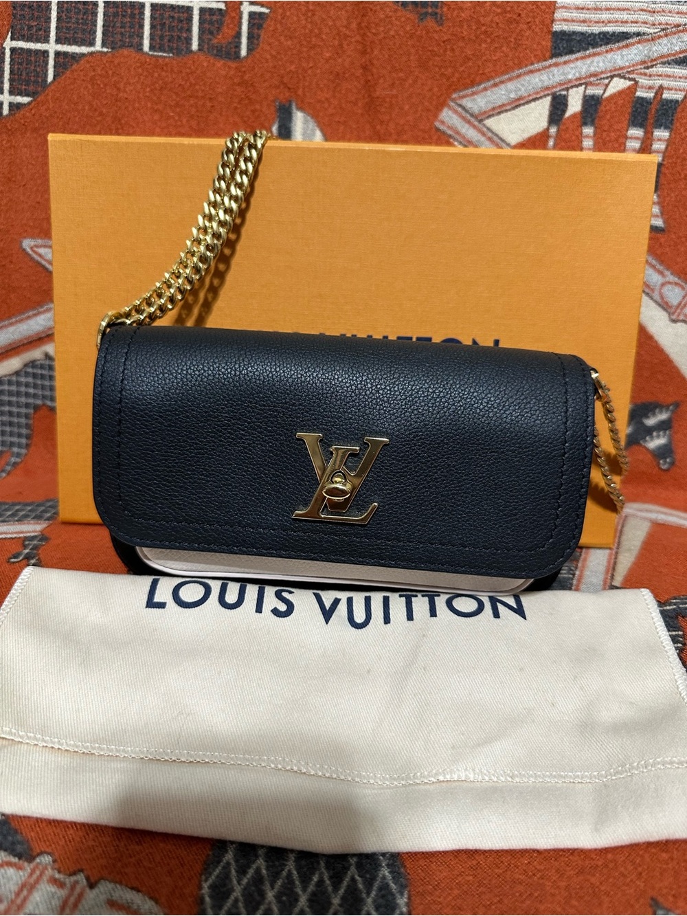 LOUIS VUITTON ❤️🌟LOCKME TENDER BAG WITH GOLD HADRWARE MICROCHIP⭐️ - Picture 3 of 12